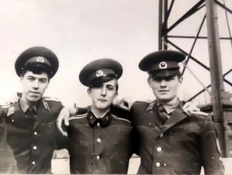 Никулин, Серов и.... напишите в комментариях кто справа